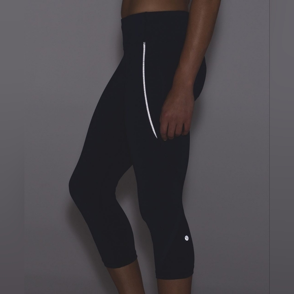 LULULEMON ATHLETICA Women's on Track Hero Blue Capri Workout Leggings - Size 4 - Picture 4 of 16